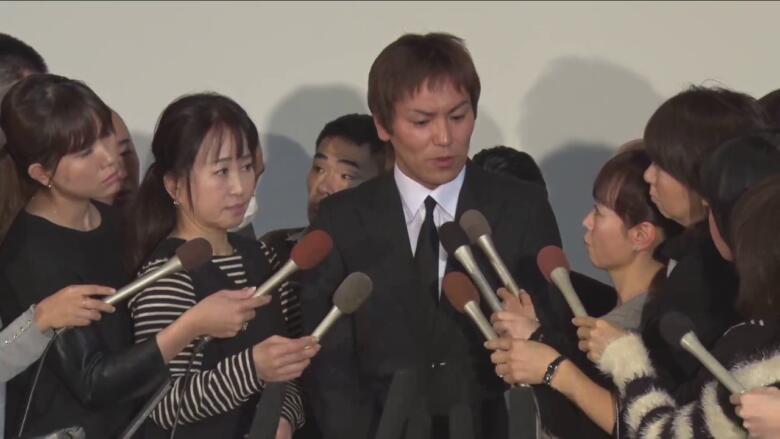 狩野英孝『伝説の爆笑謝罪会見』！「野生の勘」等名言まとめ